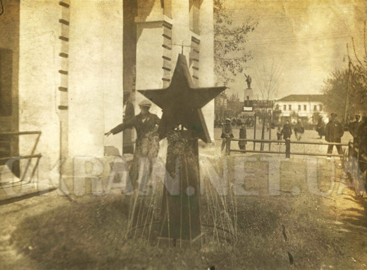 Фонтан біля будинку Офіцерів Кременчук 1934 рік фото 240