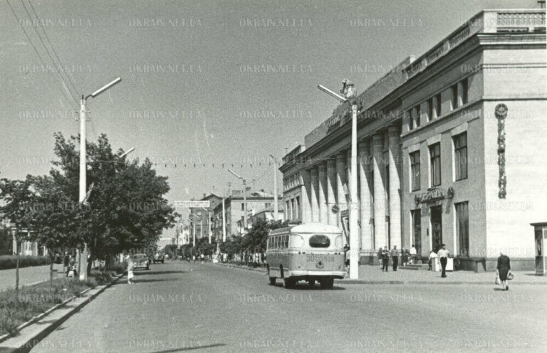 Будинок Торгівлі в Кременчуці 1966 рік фото номер 341