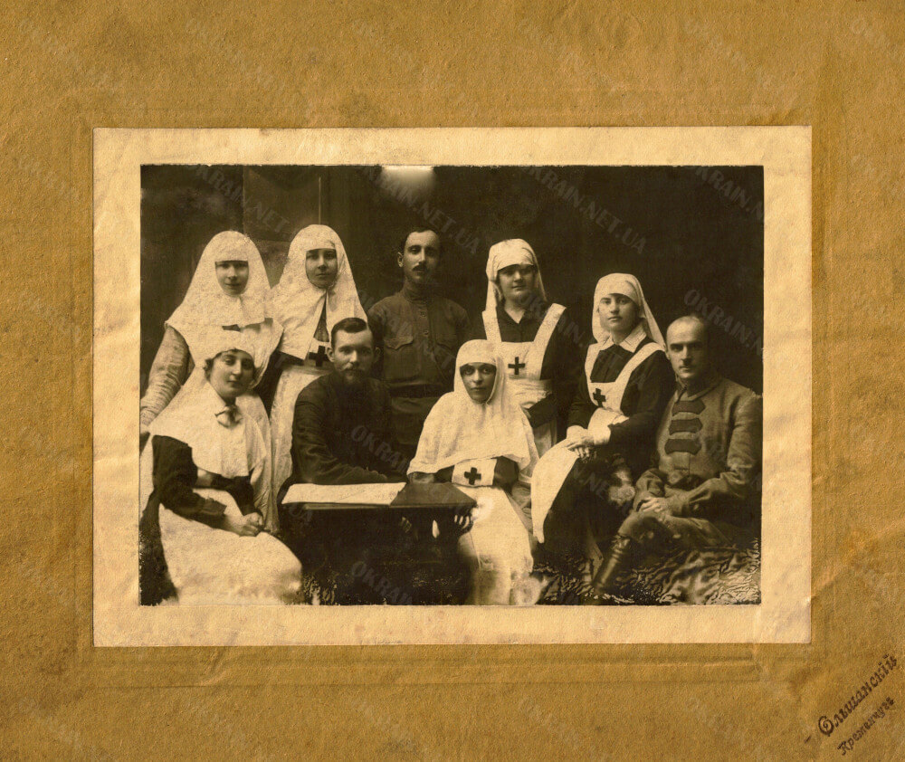 Мед персонал кременчуцького військового госпіталю 1924 рік фото 474