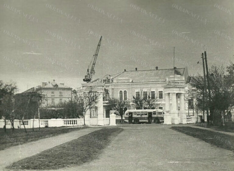 Вхід в парк МЮДа Кременчук фото 884