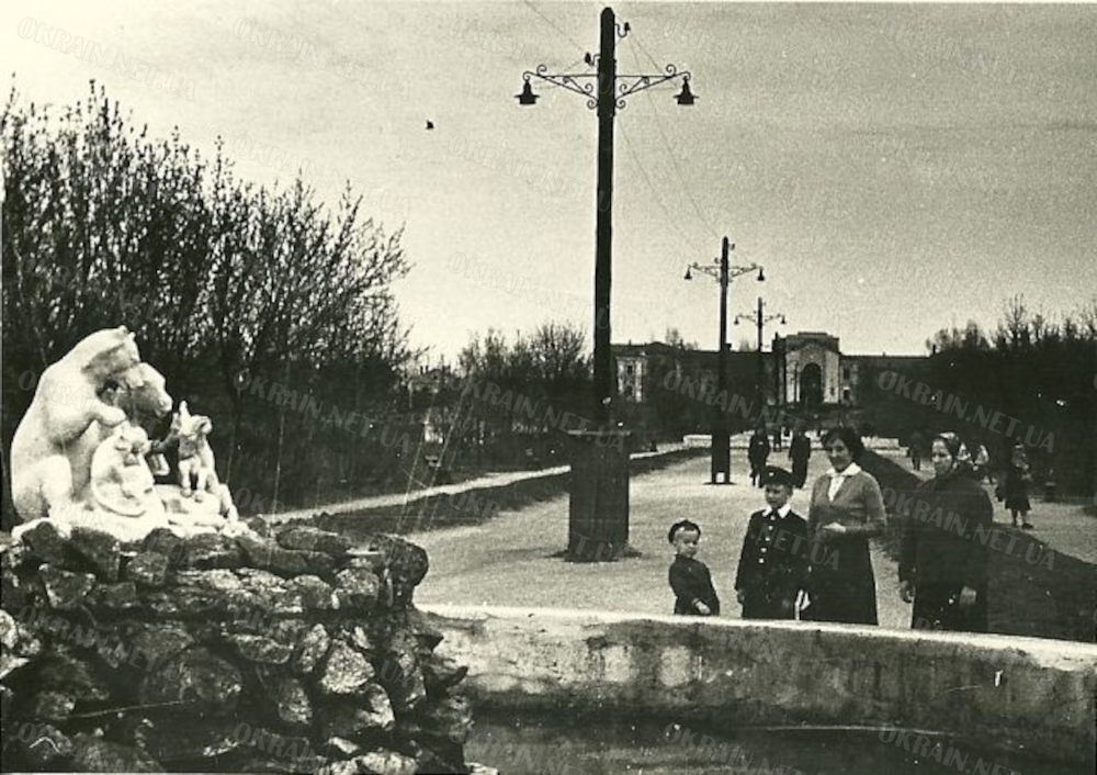 Фонтан у парку МЮДа Кременчук 1953 рік фото 911