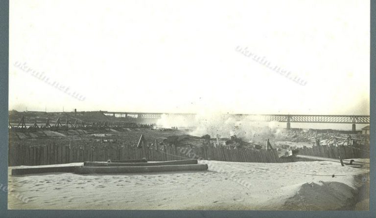 Вибухи підводного каменя на перемичці біля мосту 1913 рік