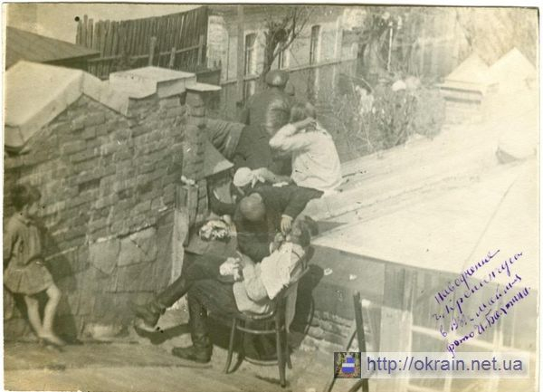 Парикмахерская на крыше дома в Кременчуге Наводнение 1931 год - фото № 303