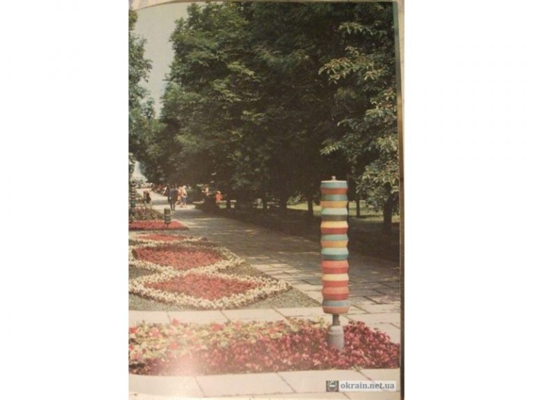 Фонари в сквере «Октябрьский» Кременчуг 1985 год фото номер 685
