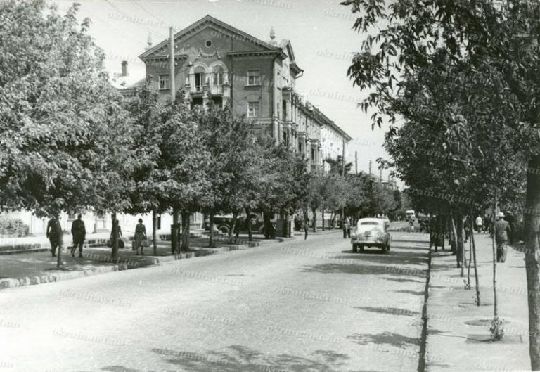 Проспект Ленина в Кременчуге 1958 год - фото № 365