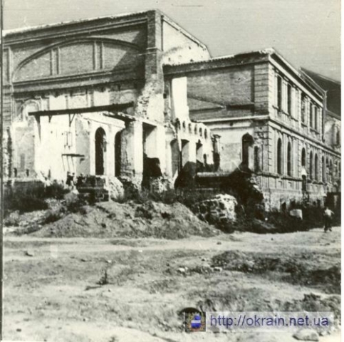 Руины здания Народной аудитории в Кременчуге 1943 год - фото № 318