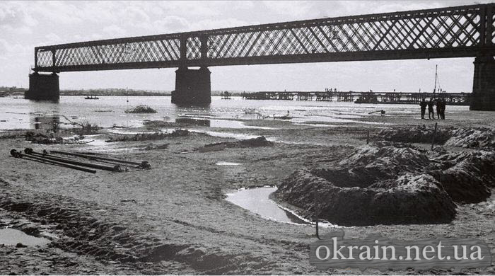 Немецкое фото разрушенного моста в Кременчуге - фото № 508