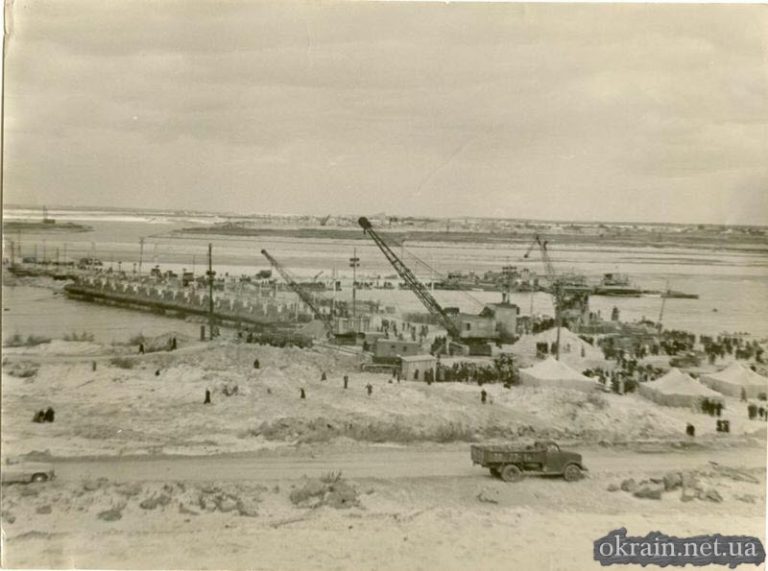 На строительстве Кременчугской ГЭС - фото 655