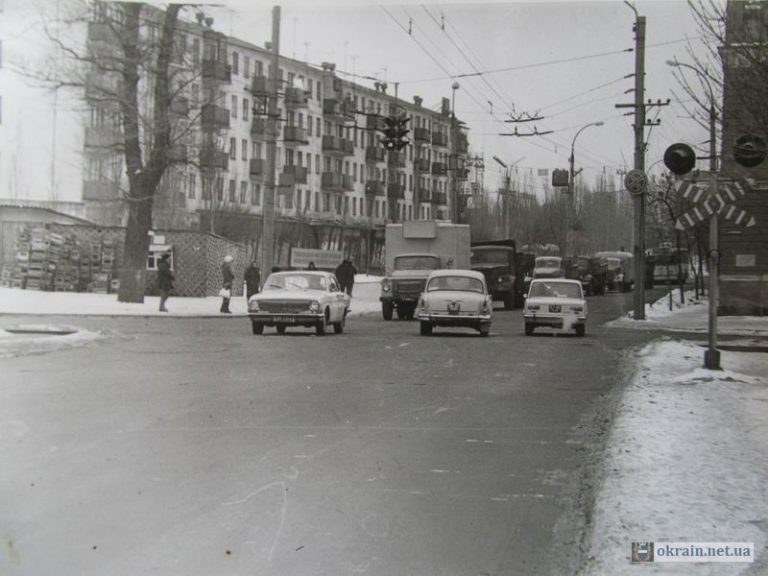 Переезд возле мебельного магазина 1974г - фото 697