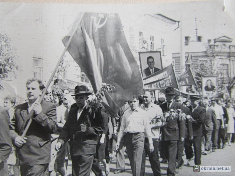 Первомайская демонстрация в Кременчуге 1966г - фото 702