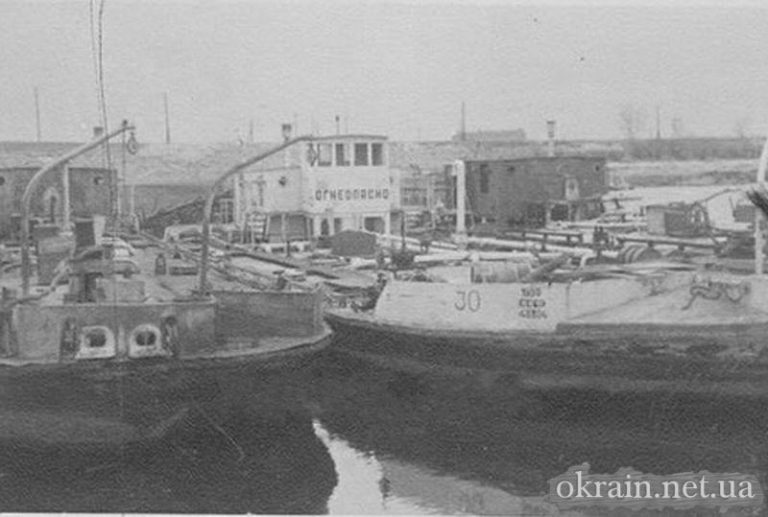 Судна у гавані Дніпра Кременчук фото 733