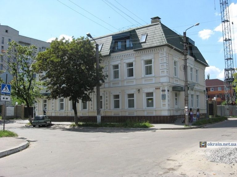 Стара будівля на вулиці Івана Мазепи фото 779