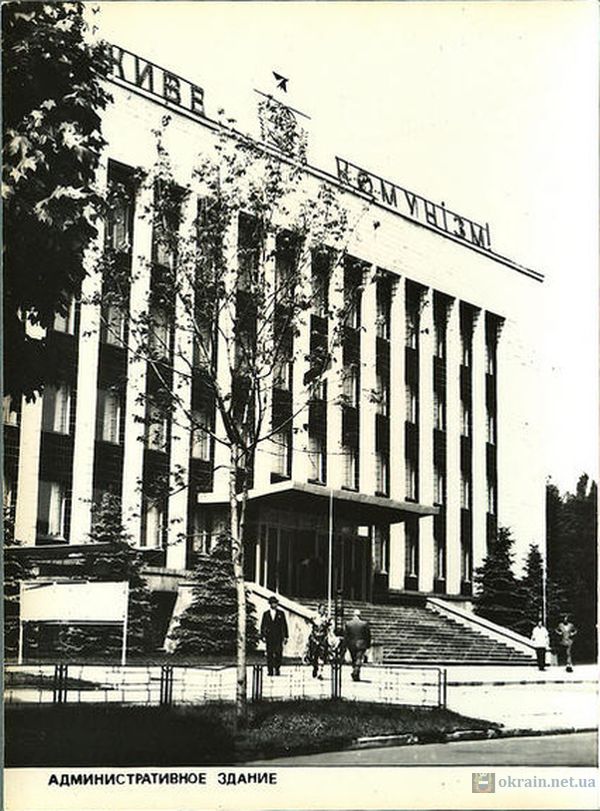 Административное здание на площади «Революции» в Кременчуге - фото 803