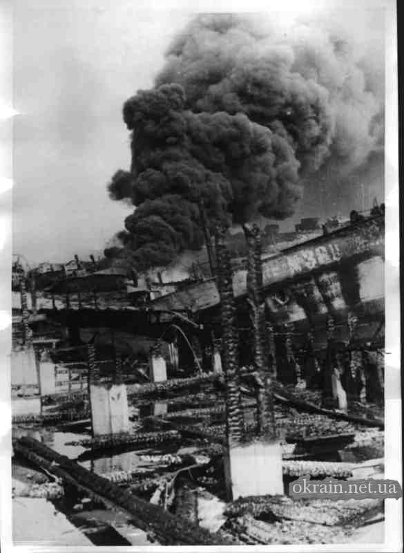 Сгоревшие портовые строения на Днепре, Кременчуг - фото 828