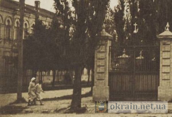 Ворота в костёл в Кременчуге - 1915 год - фото 610