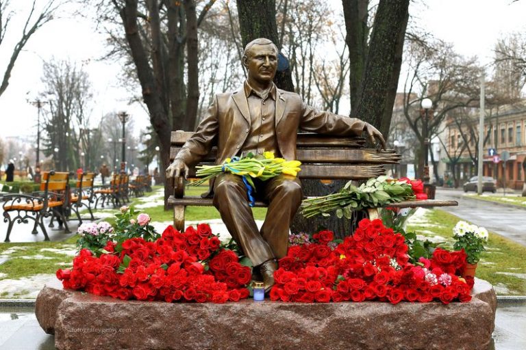 Пам'ятник Олегу Бабаєву фото 1455