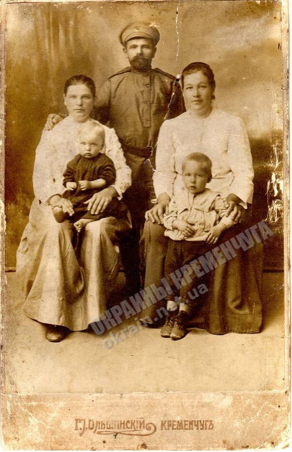 Т.С.Кикоть с семьей, фотограф Ольшанский - фото №1802