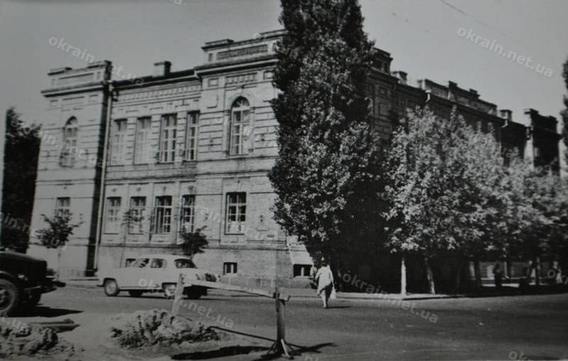 Будівля банку у Кременчуці фото 1614