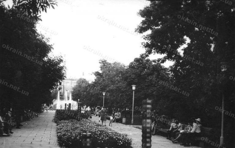 Сквер «Октябрьский» в Кременчуге 1978 год - фото 1630