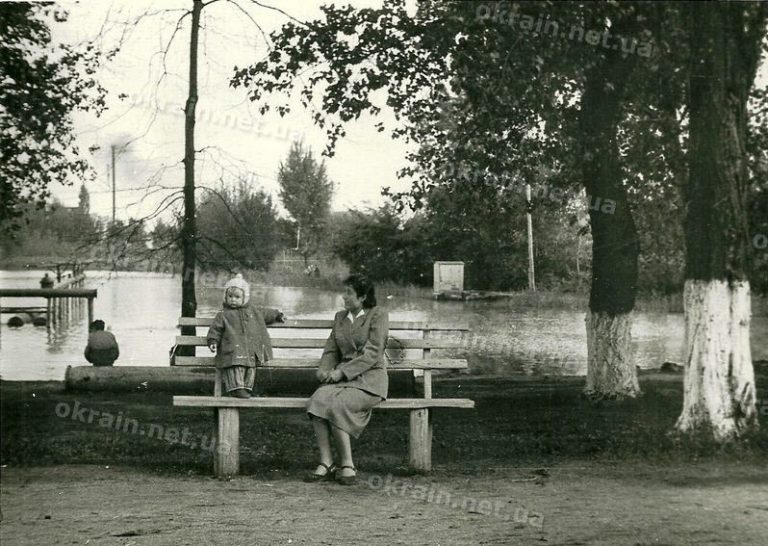 В парке Железнодорожников Кременчуг - фото № 1660