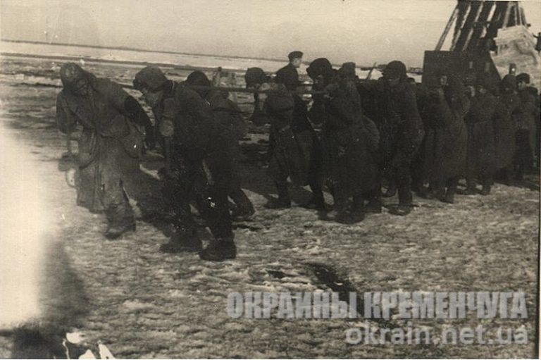 Будівництво дерев'яного мосту фото 1691