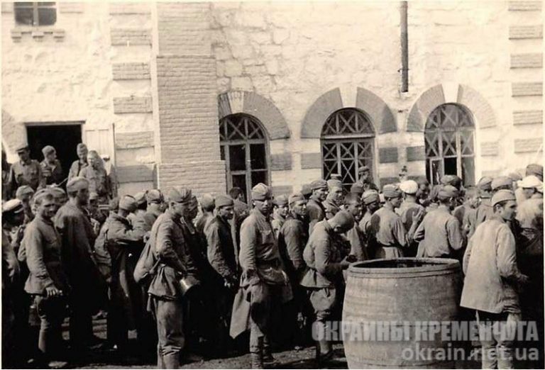 Военнопленные солдаты РККА в Кременчуге - фото №1708