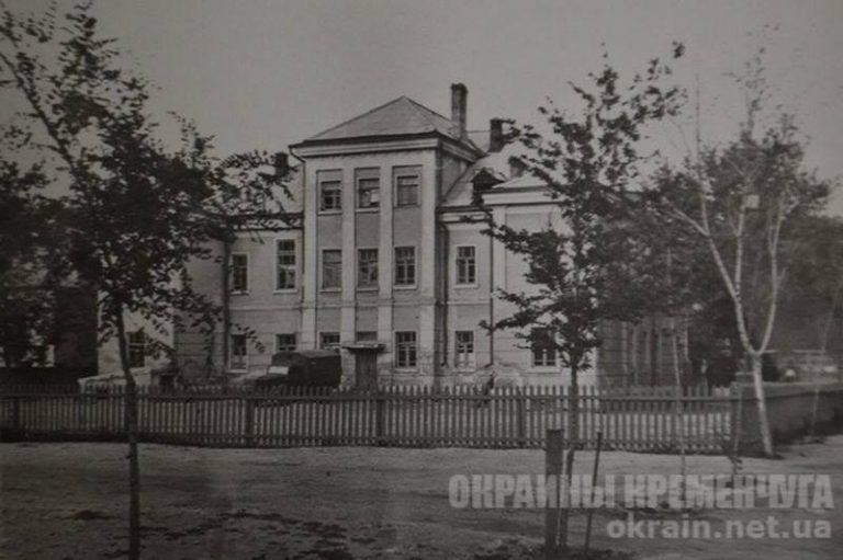 Здание гостиницы Пальмира в Кременчуге 1950-60 года - фото №1713
