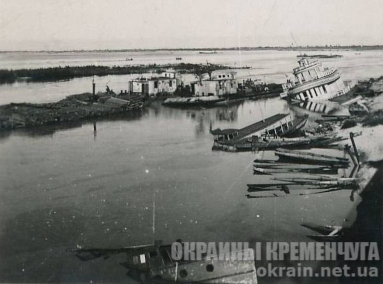 Затонувшие суда на набережной в Кременчуге 1941 год – фото №1714