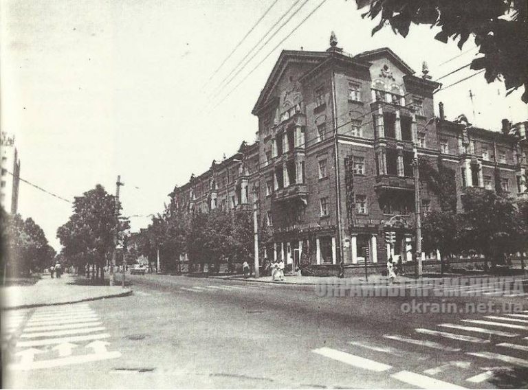 На вулицях міста Кременчук, Україна фото 1721