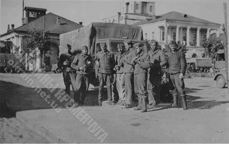Солдаты вермахта в Кременчуге - фото №1761