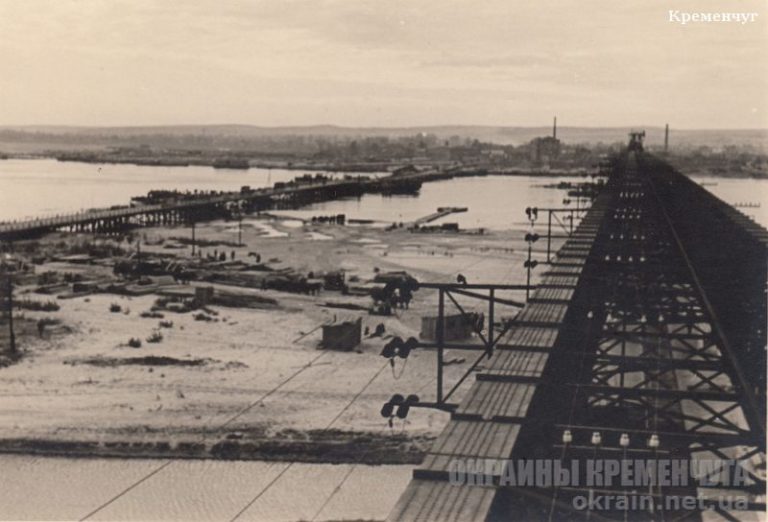Вид с ж/д моста в Кременчуге на Крюков 1941 год - фото № 1839