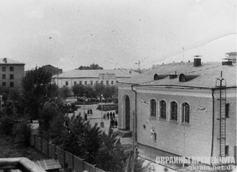 Кинотеатр «Большевик» вид сбоку Кременчуг - фото № 1888
