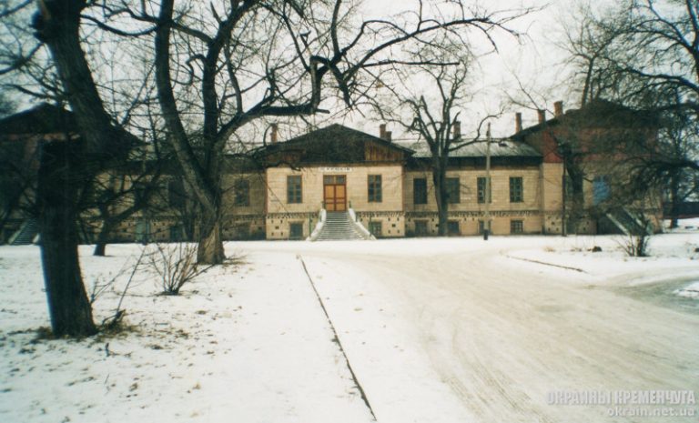 Залізничний вокзал Крюків 2002 рік фото 1984
