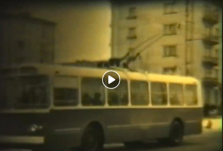 Троллейбус Киев-4 курсирует по Кременчугу в 1968 год - видео № 2053