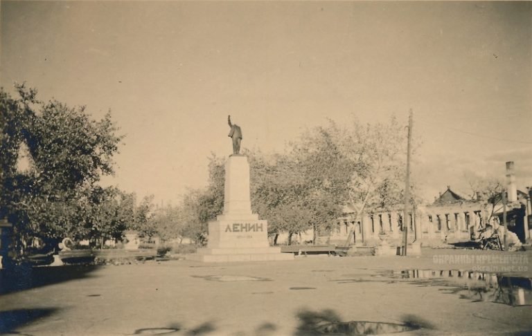 Биржевый сквер Кременчуг 1941 год фото номер 2087