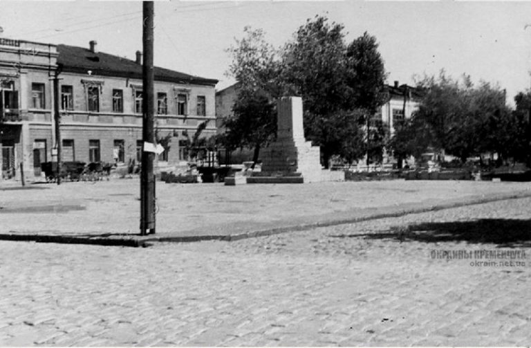 Биржевой сквер Кременчуг 21 июня 1942 года фото номер 2146