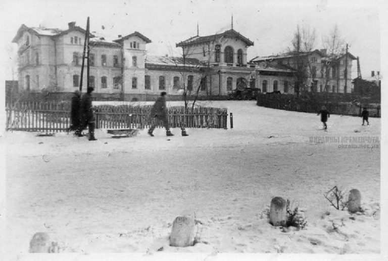 Привокзальная площадь и вокзал Кременчуг 1942 год фото номер 2166