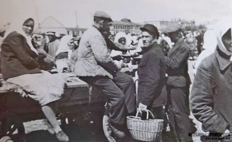 Продажа овощей на базаре Кременчуг 1942 год фото номер 2177
