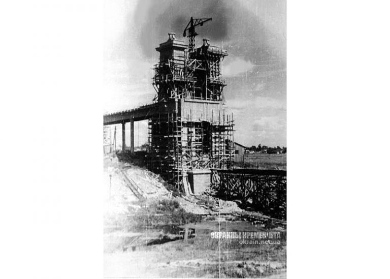 Строительство опоры Крюковского моста 1949 год фото номер 2185
