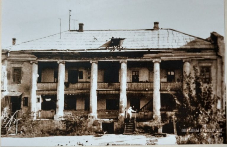 Жилой дом в классическом стиле Кременчуг 1970-е фото номер 2191
