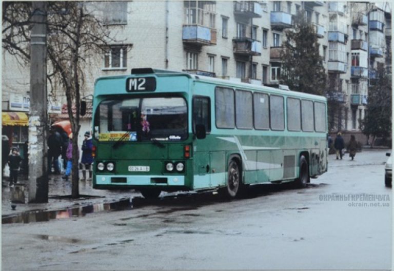 Остановка Центр в Кременчуге 1990-е фото номар 2192