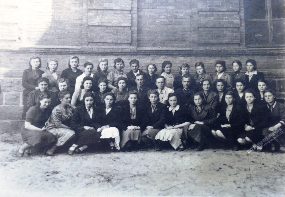 Студентки ж/д техникума Кременчуг 1945 год фото номер 2260