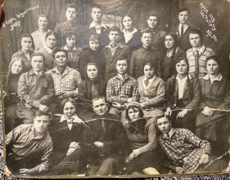 Студенты 2 курса Кременчугского Пединститута 1934 год фото номер 2265
