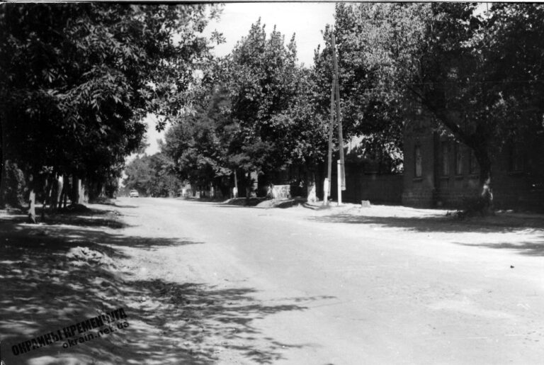 Улица Леонова в Кременчуге 1973 год фото номер 2303