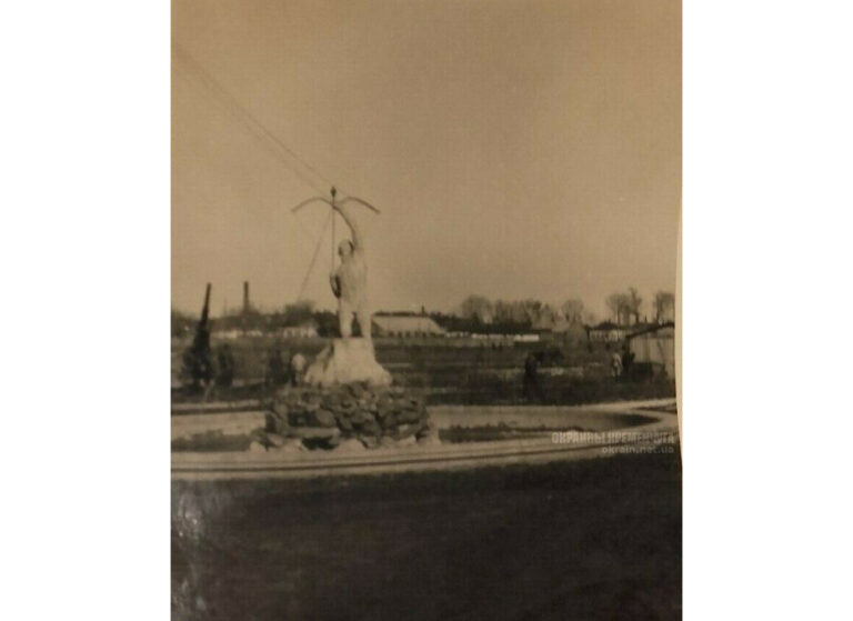 Фонтан в парке МЮДа в Кременчуге 1942 год фото номер 2322