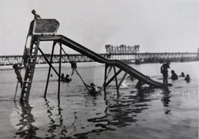 Детская горка на городском пляже 1976 год фото 2440