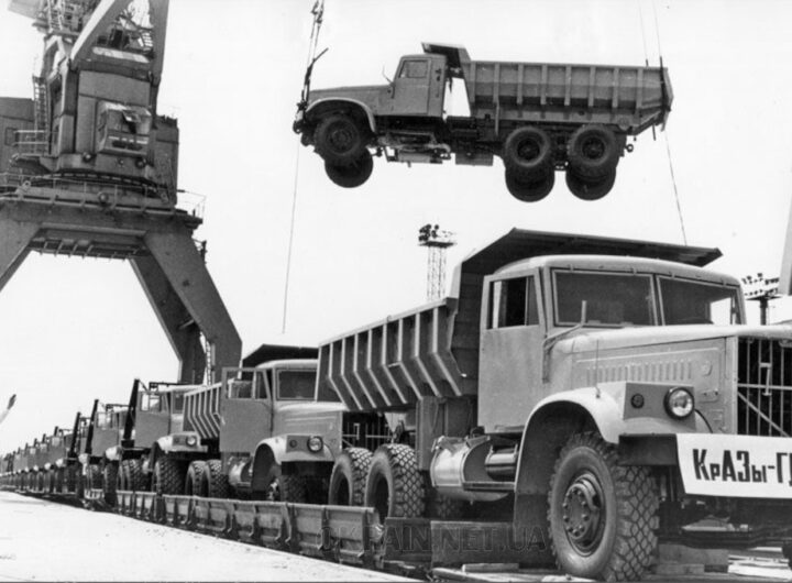 Погрузка грузовиков КрАЗ на экспорт в ГДР фото 2443