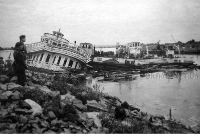 Затоплений дебаркадер Кременчук 1941 фото 2491
