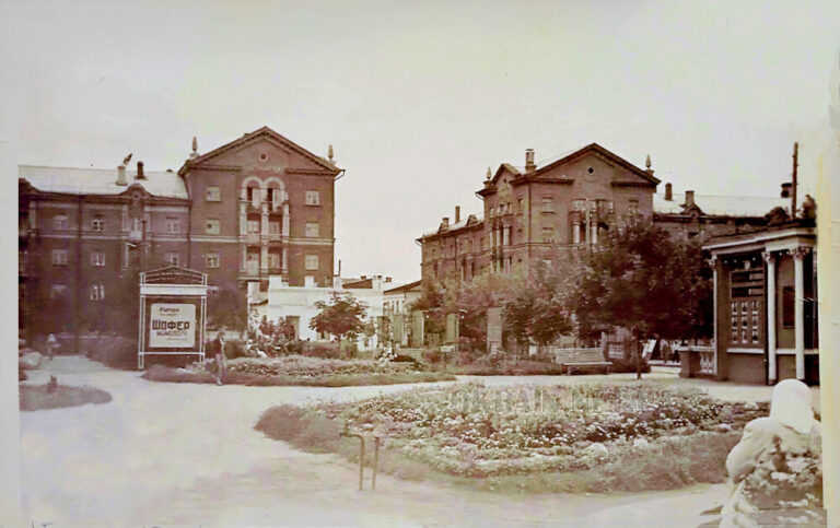 Сквер у центрі Кременчука, 1958 рік фото 2502