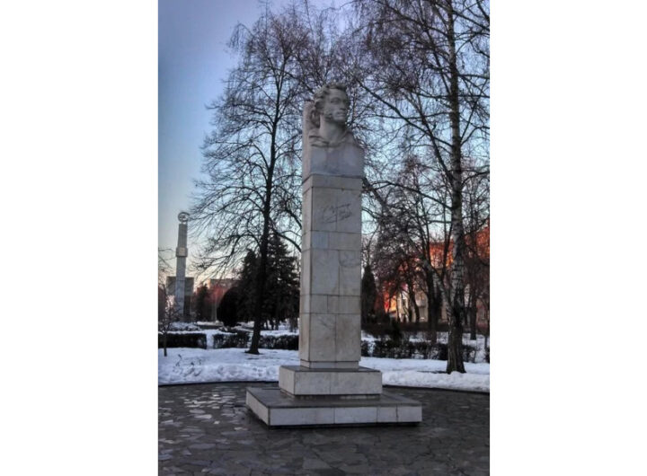У Кременчуці демонтували пам'ятник Пушкіну